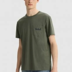 Woolrich Embossed Logo Pocket Tee Fishing Green