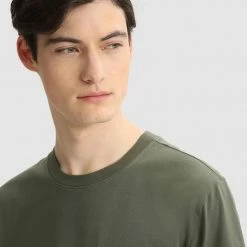 Woolrich Embossed Logo Pocket Tee Fishing Green